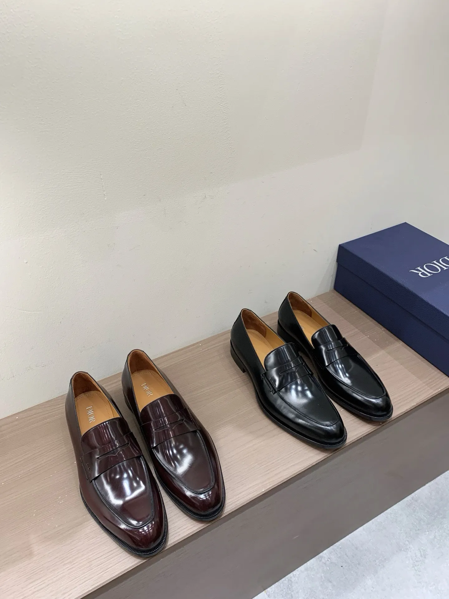 [Dior] Top P: 960💰 Standard code 39-44 (38.45.46 custom-made, non-returnable and non-exchangeable) Dior Dior's latest high-end men's boutique casual leather shoes, imported cowhide upper, water-dyed cowhide lining, imported leather outsole, perfect details are impeccable.